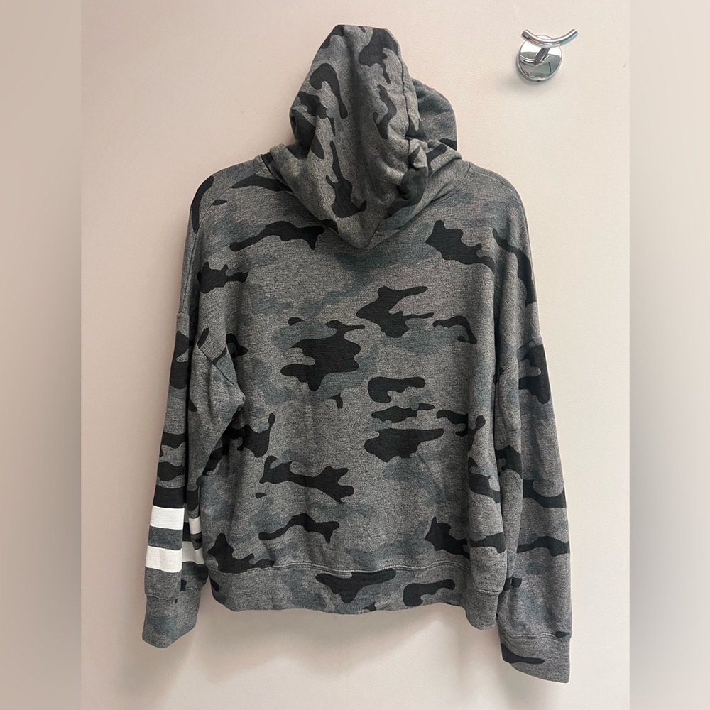 SUNDRY Women’s Grey and Black Camouflage Hooded Sweatshirt - Size Large - Picture 3 of 9